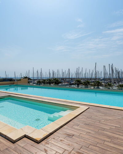 Entre Bateau et Mer: Piscine, Recours, Hôtel, Ombre, Parquet, Marina, Eco Hôtel, Ville Resort, Quai