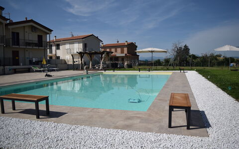 Casa In Collina: Piscine, Mobilier De Jardin, Zone Résidentielle, Ville, Recours, Composite, Loisir, Ombre, Biens, Balancelle