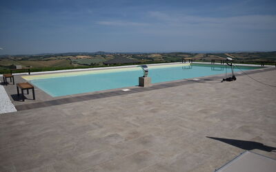 Casa In Collina: Composite, Piscine, Béton, Ombre, Tuile, Dalle