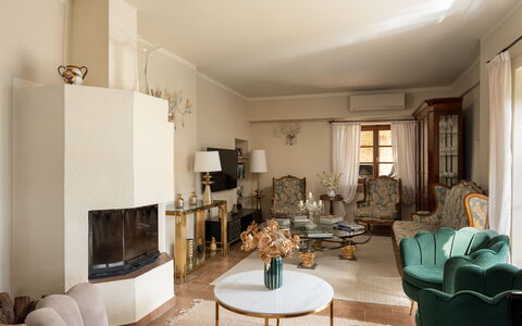 Villa Anna: Meubles, Design Intérieur, Mur, Sol, Salon, Bois, Canapé, Sol, Pièce, Éclairage