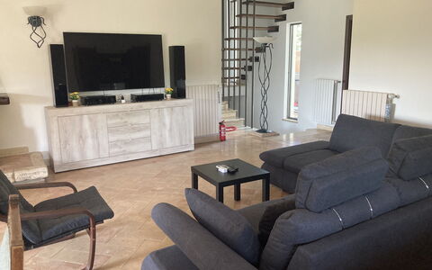 Villa Ginevra: Meubles, Sol, Design Intérieur, Sol, Bois, Canapé, Salon, Pièce, Appartement, Éclairage