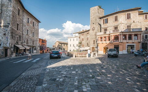 Casa Salvia, Ac, Wifi, Narni: Bâtiment, Mur, Fenêtre, Ville, Surface De La Route, Ville, Façade, Architecture, Quartier, Rue