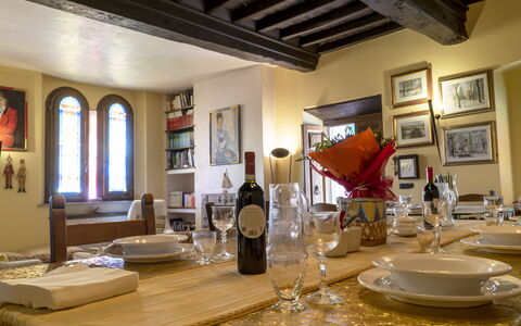 Country Historical House Lucca: Meubles, Design Intérieur, Bois, Table, Plafond, Chaise, Salle À Manger, Sol, Éclairage, Pièce