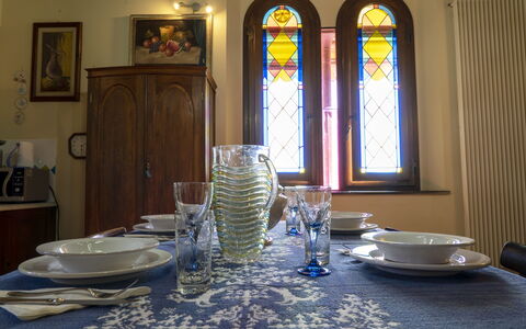 Country Historical House Lucca: Meubles, Nappe De Table, Table, Vaisselle, Design Intérieur, Salle À Manger, Table Cuisine Et Salle A Manger, Éclairage, Verres À Pied