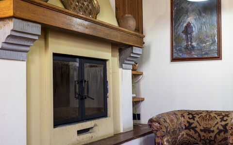 Country Historical House Lucca: Bois, Design Intérieur, Sol, Meubles, Sol, Pièce, Cadre, Salon, Foyer, Tache De Bois