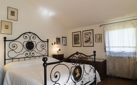 Country Historical House Lucca: Lit, Meubles, Chambre, Design Intérieur, Sol, Literie, Sol, Drap De Lit, Plafond, Linge