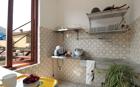 Casa Zaira: Sol, Design Intérieur, Sol, Cuisine, Pièce, Comptoir, Tuile, Appareil De Cuisine, Robinet, Tache De Bois