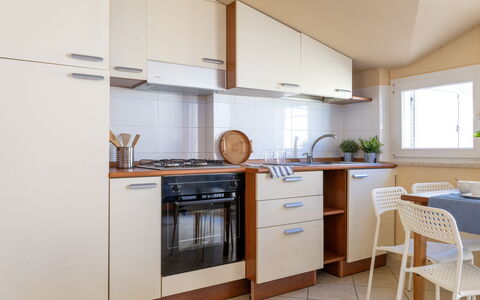 Sweet Conero: Appareil De Cuisine, Cuisine, Principaux Appliance, Bois, Sol, Comptoir, Cabinetry, Design Intérieur, Sol, Meubles