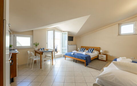 Sweet Conero: Sol, Design Intérieur, Sol, Meubles, Plafond, Pièce, Appartement, Chambre, Chaise, Lit