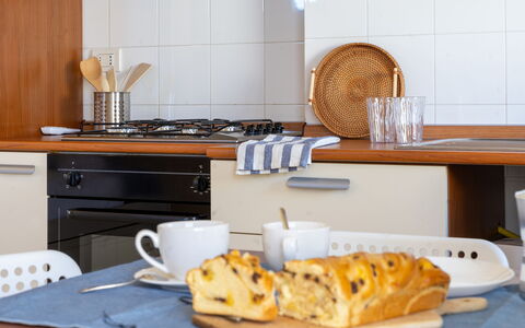 Sweet Conero: Appareil De Cuisine, Cuisine, Vaisselle, Comptoir, Meubles, Principaux Appliance, Design Intérieur, Cabinetry, Électroménager, Petit Appareil