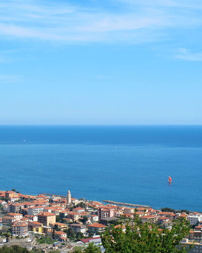 Maura: Bleu, Jour, Plan D'Eau, Horizon, Zone Résidentielle, Côte, Mer, Cotiers Et Relief Océaniques, Été, Paysage