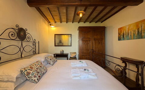 Appartamento Del Mercato: Meubles, Mur, Design Intérieur, Sol, Bois, Sol, Plafond, Chambre, Lit, Éclairage