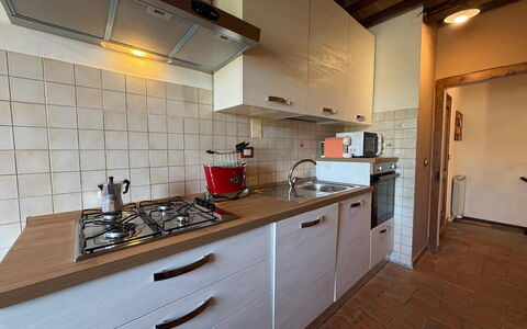 Appartamento Del Mercato: Cuisine, Comptoir, Appareil De Cuisine, Evier, Sol, Principaux Appliance, Bois, Cabinetry, Design Intérieur, Cuisinière