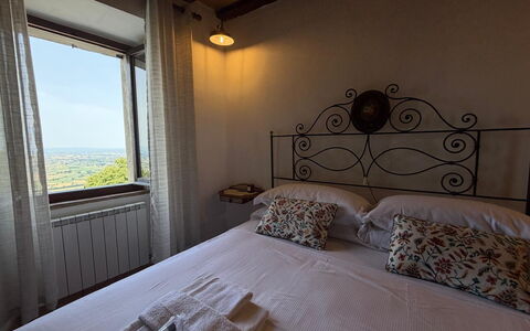 Appartamento Del Mercato: Chambre, Lit, Literie, Drap De Lit, Cadre De Lit, Linge, Lampe, Cadre