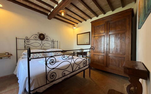 Appartamento Del Mercato: Mur, Sol, Meubles, Bois, Design Intérieur, Sol, Plafond, Chambre, Lit, Pièce