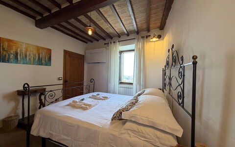 Appartamento Del Mercato: Mur, Meubles, Design Intérieur, Sol, Bois, Plafond, Chambre, Lit, Sol, Pièce
