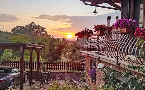 Le Rondini: Balcon, Structure En Plein Air, Soirée, Clôture, Crépuscule, Plante D'Appartement