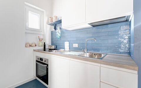 Villa Azzurra Monticelli: Cuisine, Principaux Appliance, Sol, Comptoir, Design Intérieur, Appareil De Cuisine, Sol, Cabinetry, Domicile, Meubles