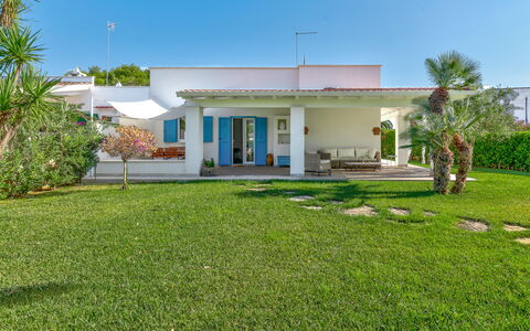 Villa Azzurra Monticelli: Arbuste, Jardin, Biens, Ombre, Aménagement Paysager, Pelouse, Hacienda, Villa, Cour