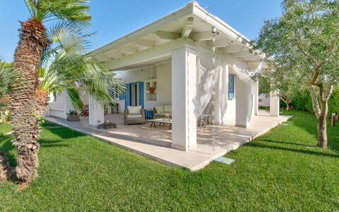 Villa Azzurra Monticelli: Domicile, Ombre, Biens, Colonne, Recours, Porche, Structure En Plein Air, Villa, Jardin, Aménagement Paysager