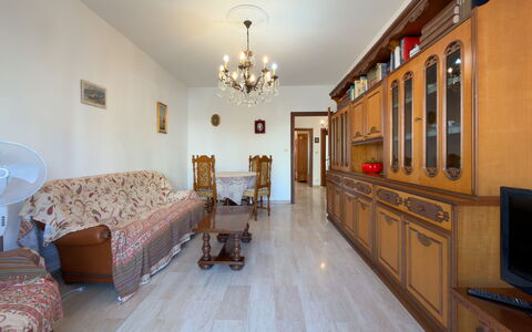 Casa Francy - Arma Di Taggia: Sol, Sol, Meubles, Design Intérieur, Bois, Plafond, Pièce, Salon, Parquet, Canapé