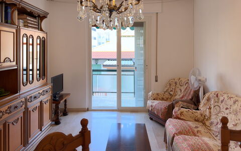 Casa Francy - Arma Di Taggia: Meubles, Sol, Design Intérieur, Sol, Bois, Plafond, Pièce, Éclairage, Table, Salon