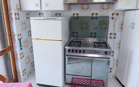 Casa Francy - Arma Di Taggia: Appareil De Cuisine, Cuisine, Principaux Appliance, Cuisinière, Gaz Poele, Le Fourneau, Électroménager, Cooktop, Sol, Sol