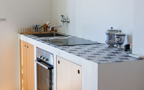 Newly Renovated Ocean View Flat: Cuisine, Bois, Appareil De Cuisine, Sol, Comptoir, Principaux Appliance, Sol, Design Intérieur, Cuisinière, Meubles