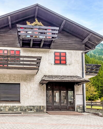 Casa Cavalieri: Bâtiment, Maison, Domicile, Chalet, Toit, Porte, Chaîne De Montagnes, Pente, Siding, Vallée