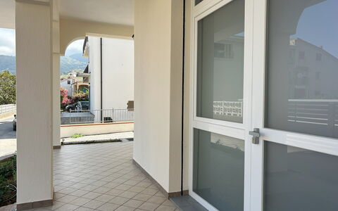Case Martorelli - Belvedere Marittimo: Sol, Appartement, Balcon, Verre, Balustrade, Daylighting, Accueil Porte, Aluminium