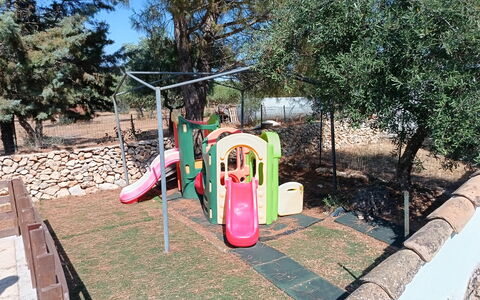 Borgo Incanto: Équipement Extérieur Play, Toboggan, Espace Public, Terrain De Jeux, Chute, Jardin, Ombre, Parc, Aménagement Paysager, Arrière-Cour