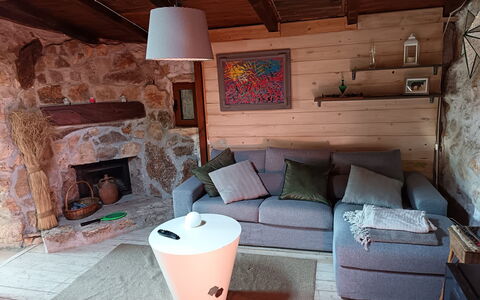 Borgo Incanto: Meubles, Design Intérieur, Bois, Sol, Sol, Salon, Pièce, Éclairage, Table, Chaise