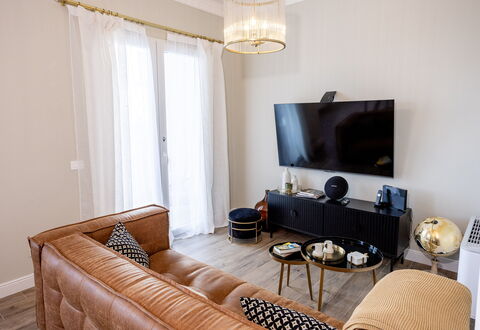 Casa Coccinella: Meubles, Design Intérieur, Sol, Canapé, Salon, Bois, Sol, Pièce, Domicile, Appartement