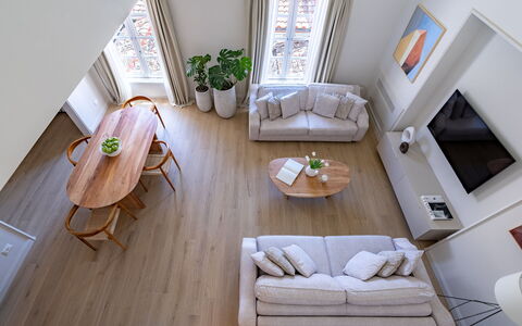 Elegant Apartments Near the Duomo: Meubles, Design Intérieur, Sol, Canapé, Sol, Bois, Salon, Table, Parquet, Pièce