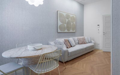 Deservi Elegant Apt. Dante: Meubles, Design Intérieur, Sol, Sol, Bois, Plafond, Domicile, Salon, Pièce, Parquet