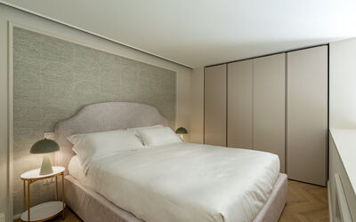 Deservi Elegant Apt. Vasari: Design Intérieur, Meubles, Chambre, Sol, Lit, Sol, Bois, Literie, Plafond, Drap De Lit