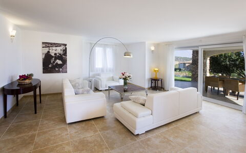 Villa Asparago: Meubles, Sol, Design Intérieur, Canapé, Sol, Plafond, Salon, Éclairage, Pièce