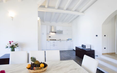 Villa Leccio 2: Sol, Design Intérieur, Sol, Plafond, Appartement, Meubles, Pièce, Chaise, Table Cuisine Et Salle A Manger