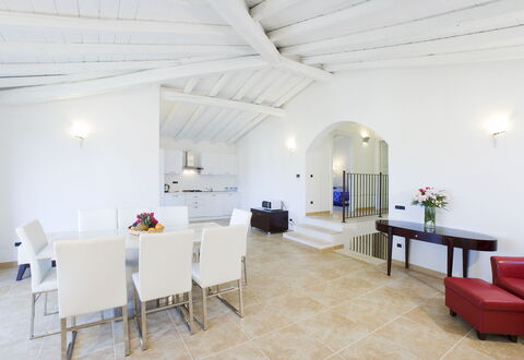 Villa Leccio 2: Design Intérieur, Sol, Plafond, Meubles, Sol, Appartement, Pièce, Canapé, Chaise