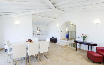 Villa Leccio 2: Design Intérieur, Sol, Plafond, Meubles, Sol, Appartement, Pièce, Canapé, Chaise