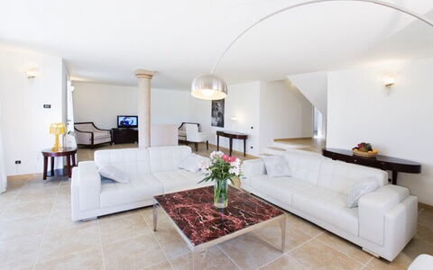 Villa Leccio 1: Sol, Design Intérieur, Sol, Meubles, Canapé, Plafond, Salon, Éclairage, Pièce