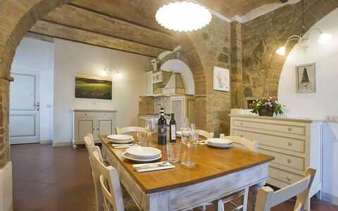 Montalcino 17: Meubles, Design Intérieur, Plafond, Bois, Sol, Table, Chaise, Table Cuisine Et Salle A Manger, Salle À Manger, Éclairage
