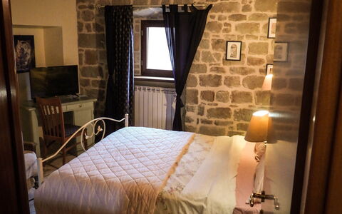 Agriturismo Arcera Apartments: Mur, Chambre, Lit, Drap De Lit, Literie, Meubles, Design Intérieur, Sol, Sol, Linge