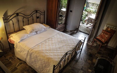 Appartamento Templari: Meubles, Lit, Chambre, Literie, Drap De Lit, Design Intérieur, Sol, Linge, Cadre De Lit, Sol