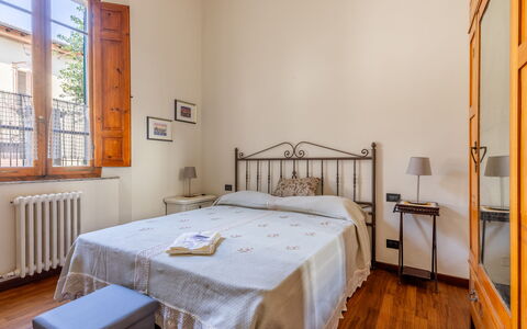 Casa Olivia With Garden And Wifi: Lit, Design Intérieur, Chambre, Mur, Meubles, Bois, Sol, Sol, Pièce, Drap De Lit