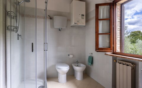 Oliveto Del Cantarello: Sol, Sol, Design Intérieur, Pièce, Luminaire Plomberie, Porte, Appartement, Plomberie, Robinet, Évier