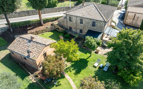 Maria Gabriella Home & Cottage: Bâtiment, Zone Résidentielle, Maison, Domicile, Architecture, Biens, Lot Terre, Toit, Zone Rurale