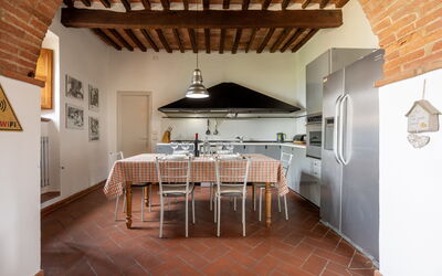 Maria Gabriella Home: Meubles, Design Intérieur, Sol, Cuisine, Bois, Plafond, Sol, Comptoir, Appareil De Cuisine, Chaise