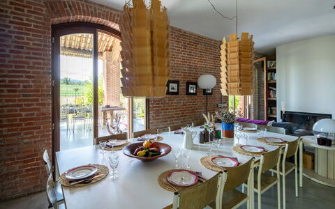 Villa Poggio Zucchino, Pool, Wellness, Piacenza: Meubles, Bois, Chaise, Table, Design Intérieur, Salle À Manger, Table Cuisine Et Salle A Manger, Sol, Brique, Restaurant