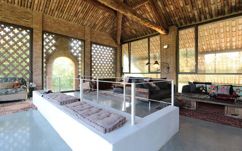 Villa Poggio Zucchino, Pool, Wellness, Piacenza: Design Intérieur, Sol, Sol, Bois, Meubles, Plafond, Éclairage, Architecture, Parquet, Salon